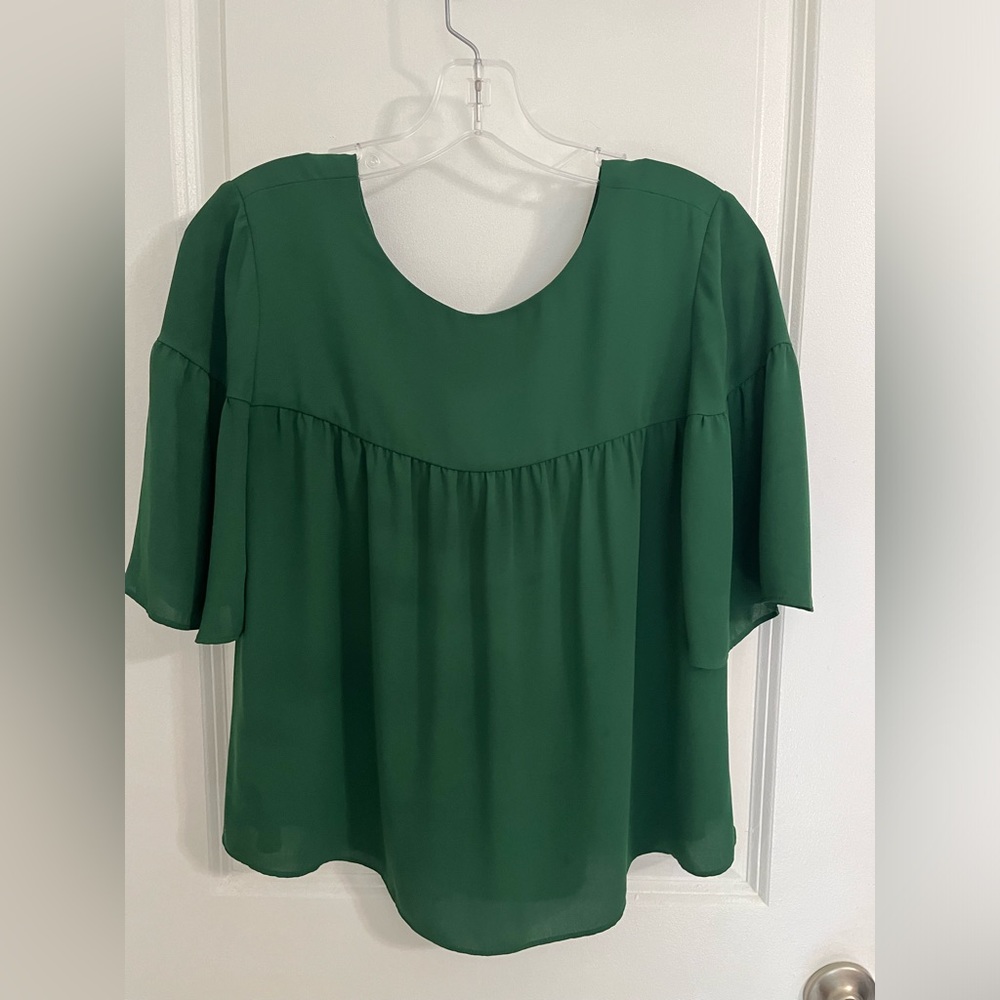 Ann Taylor XS Kelly green flowy top